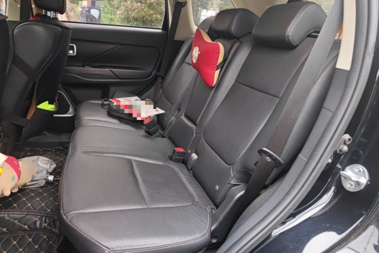 Used Mitsubishi Outlander 2018 2.0L Two-Wheel Drive Glory Edition 5 Seats Left Rear Seat