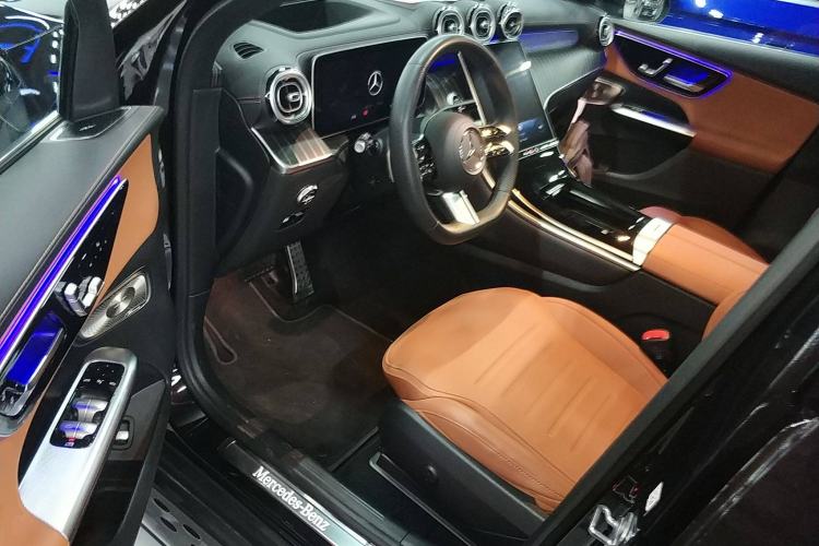 Used Mercedes-Benz GLC 2023 Facelifted GLC 300 L 4MATIC Luxury Version 5 Seats