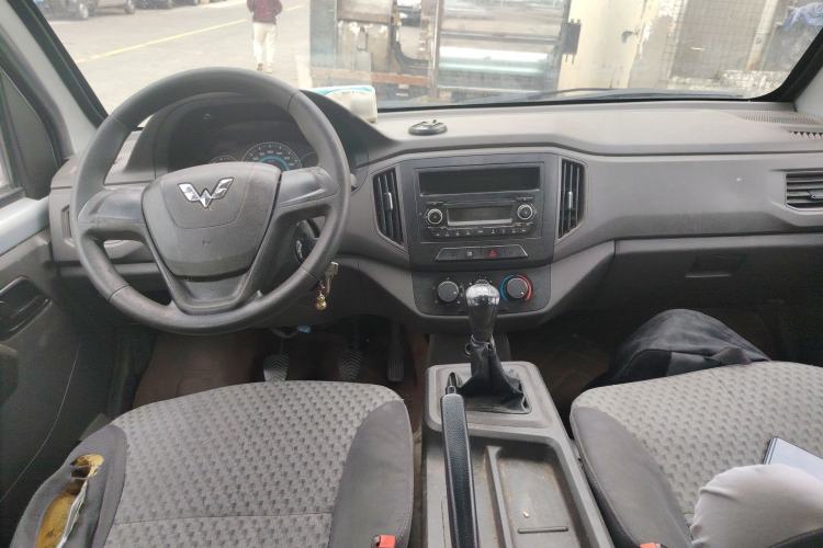 Used Wuling Rongguang Small Truck 2019 1.2L Base Model Single-Row LSI Center Console