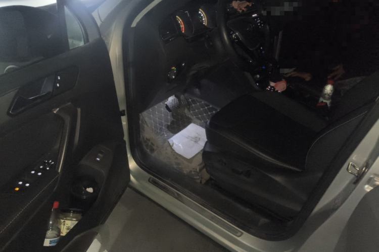 Used Volkswagen Tiguan L 2019 Revised 330TSI Automatic Two-Wheel Drive Smart & Luxury Edition China VI Standard Driver Seat