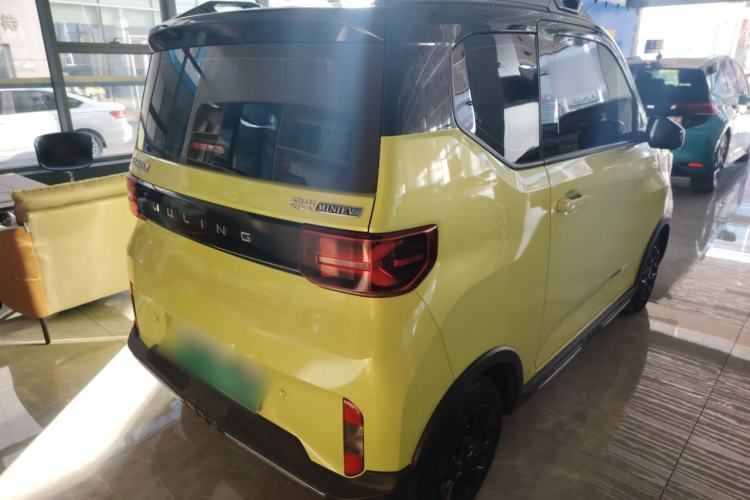 Used Wuling Hongguang MINIEV 2022 GAMEBOY 200km Gaming Edition with Lithium Iron Phosphate
