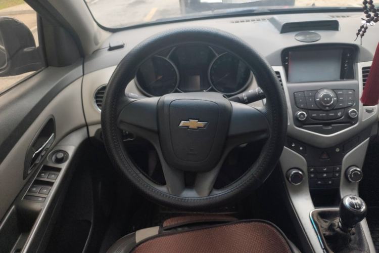 Used Chevrolet Cruze 2013 1.6L SL Sunroof Edition MT Steering Wheel