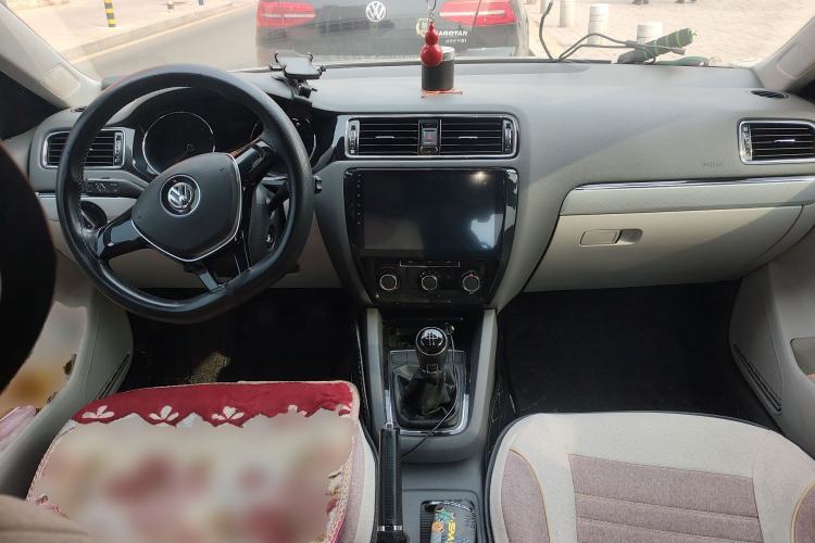 Used Volkswagen Sagitar 2015 1.6L Manual Comfort Model
