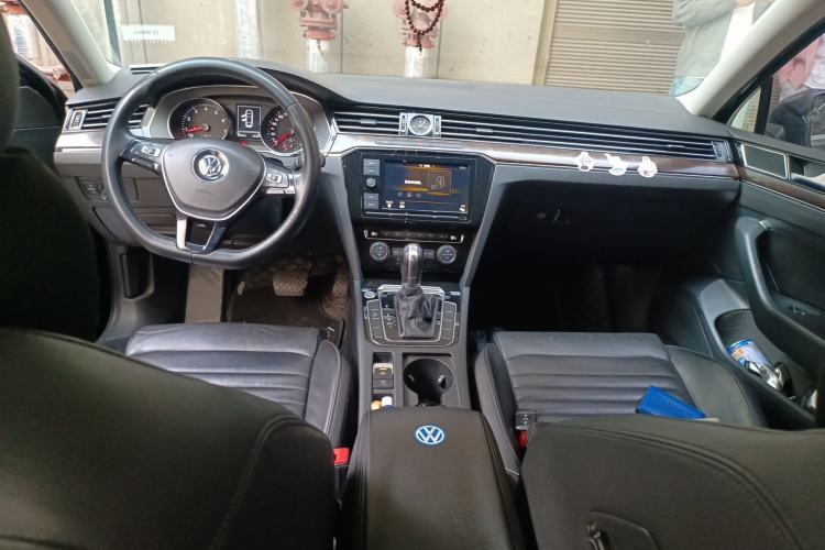 Used Volkswagen Magotan 2019 330TSI DSG Luxury Version China VI Standard Center Console