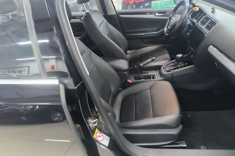 Used Volkswagen Sagitar 2015 230TSI Automatic Comfort Version Right Front Seat