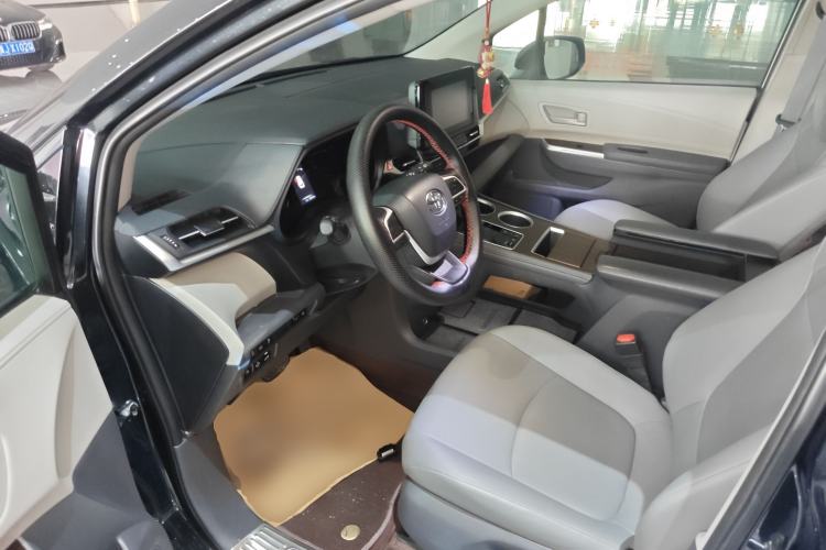 Used Toyota Granvia 2023 2.5L Hybrid Comfort Edition Driver Seat