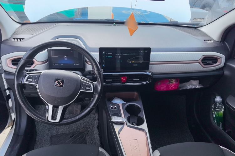 Used SOL E10X 2021 302 km Range Luxury Version 31.4 kWh Center Console