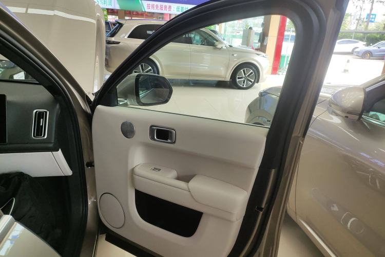 Used Li Auto L8 2024 Ultra Model
