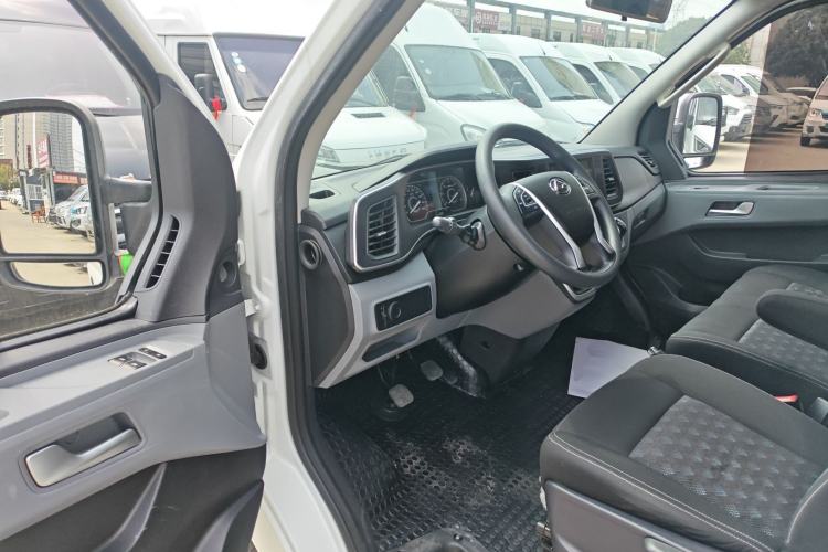 Used SAIC MAXUS Xintu V80 2023 2.0T Manual Classic Aoyuntong Short Wheelbase Ultra-Low Roof 5/6-Seater