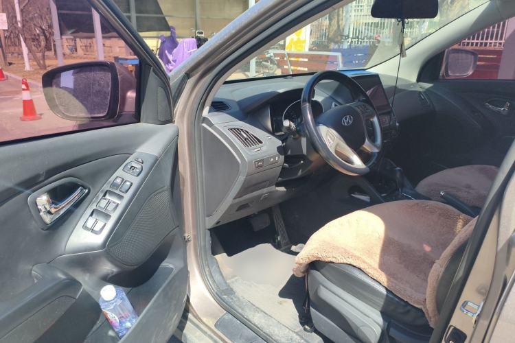 Used Hyundai ix35 2015 2.0L Automatic 2WD Smart Version China V Standard Driver Seat