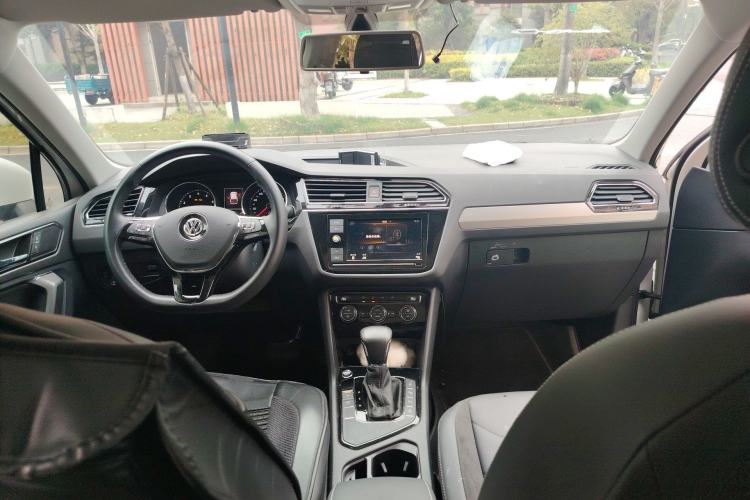 Used Volkswagen Tiguan L 2019 280TSI Automatic Two-Wheel Drive Panoramic Comfort Edition China V Standard Center Console
