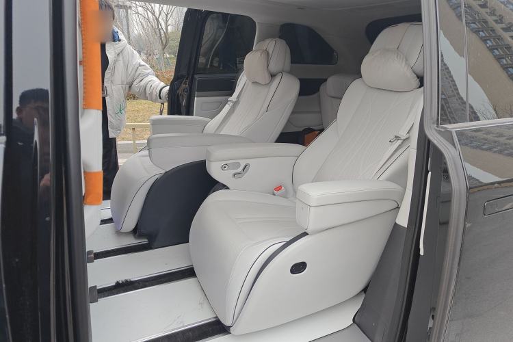 Used XPeng X9 2024 610 Long-Range Pro Left Rear Seat