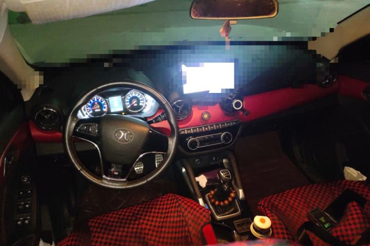 Used BAIC Senova X35 2016 1.5L Manual Elite Edition Center Console