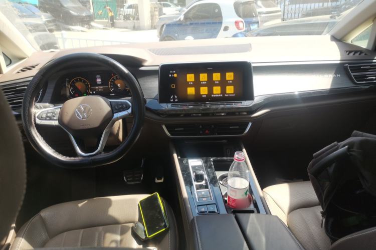 Used Volkswagen Viloran 2023 380TSI Luxury Edition Center Console