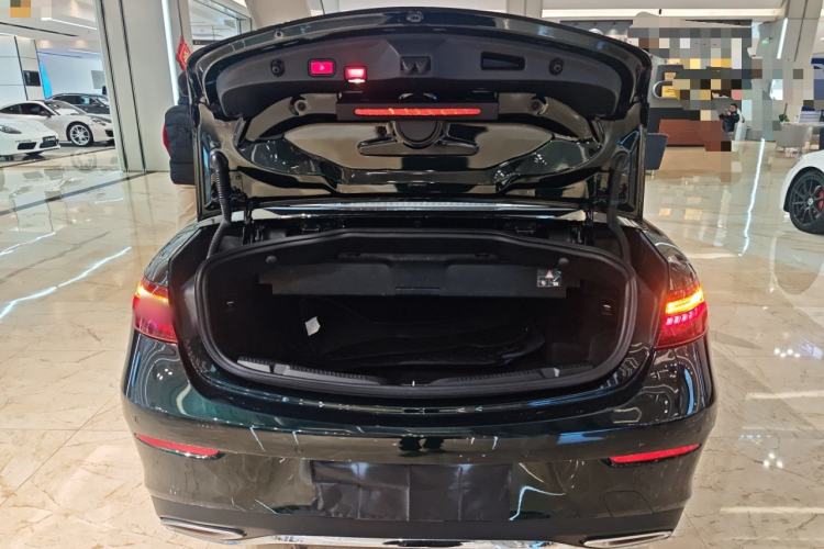 Used Mercedes-Benz E-Class 2023 Facelift E 260 4MATIC Convertible Coupe Trunk
