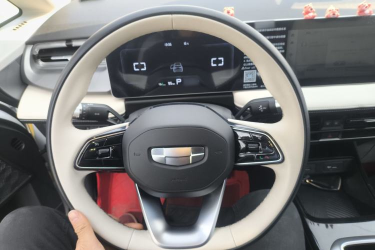 Used Geometry E Firefly 2024 401 km Fluorescent