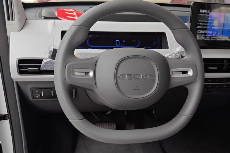 Used Geely Galaxy Panda 2024 Panda Mini 200km Endurance Bear Steering Wheel