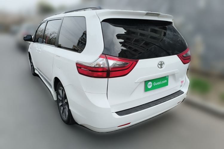 Used Toyota SIENNA 