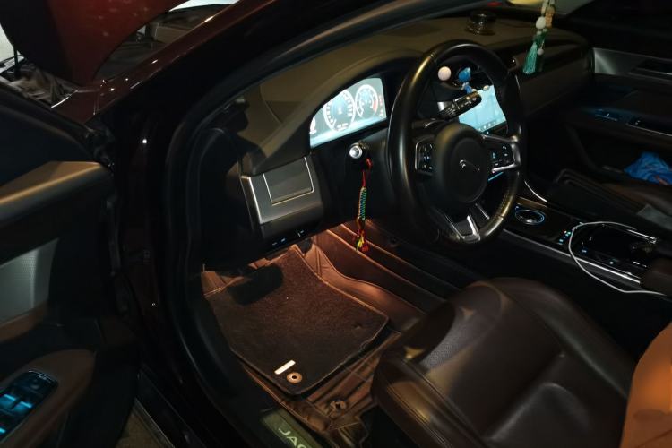 Used Jaguar XFL 2018 XFL 2.0T 250 PS Luxury Edition Driver Seat