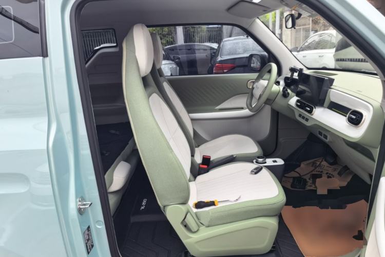 Used Geely Galaxy Panda 2025 210 km – Yuanqi Bear Right Front Seat