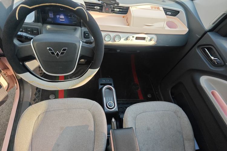Used Wuling Hongguang MINIEV 2022 Macaron Fashion Edition Lithium-Nickel-Cobalt-Alpha-oxide Center Console