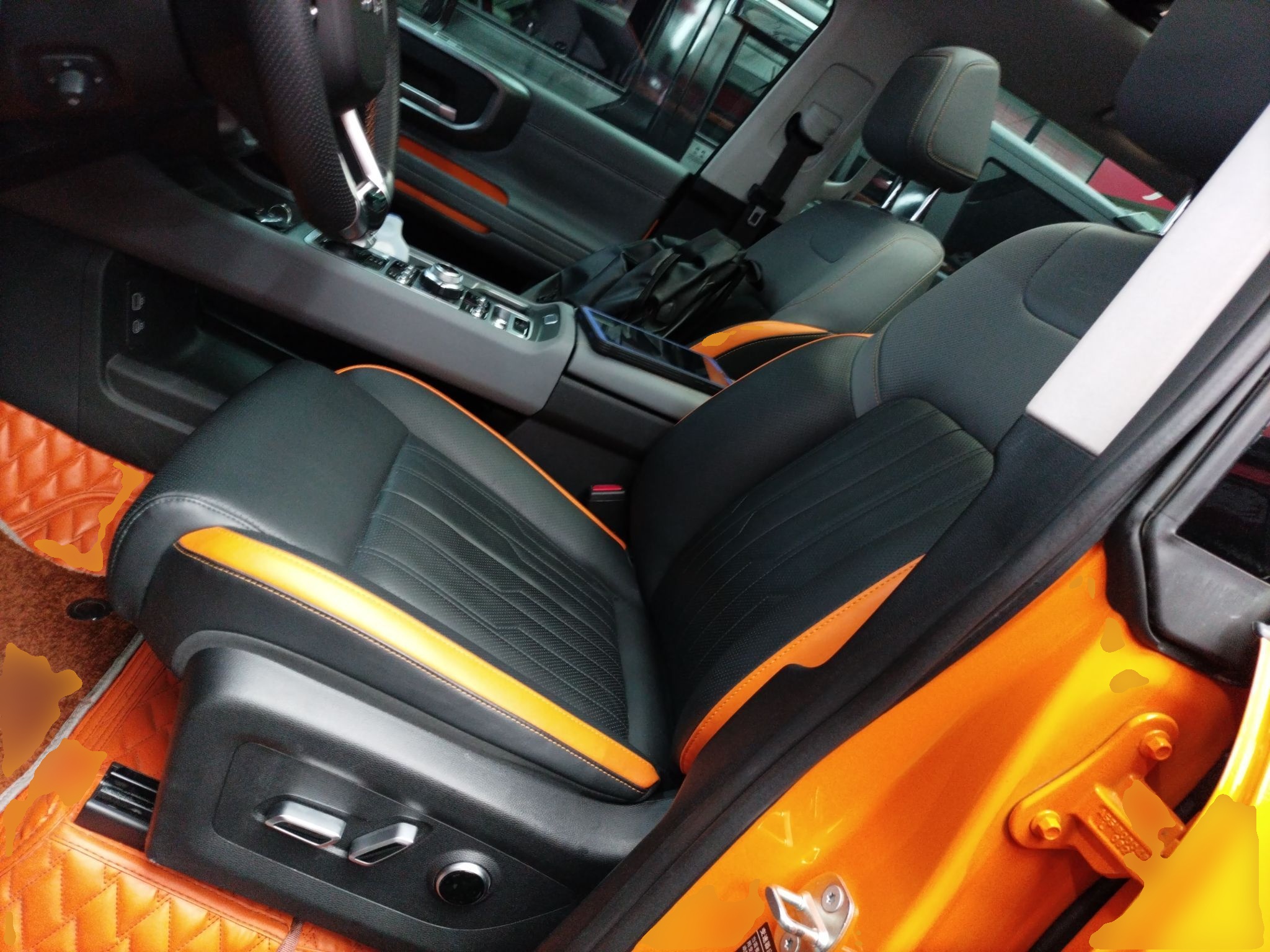 Переднее сиденье в автомобиле