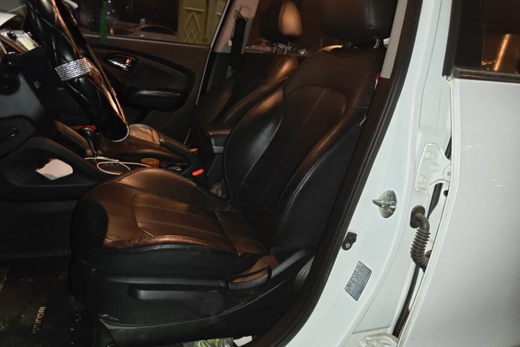 Used Hyundai ix35 2015 2.0L Automatic 2WD Smart Type China IV