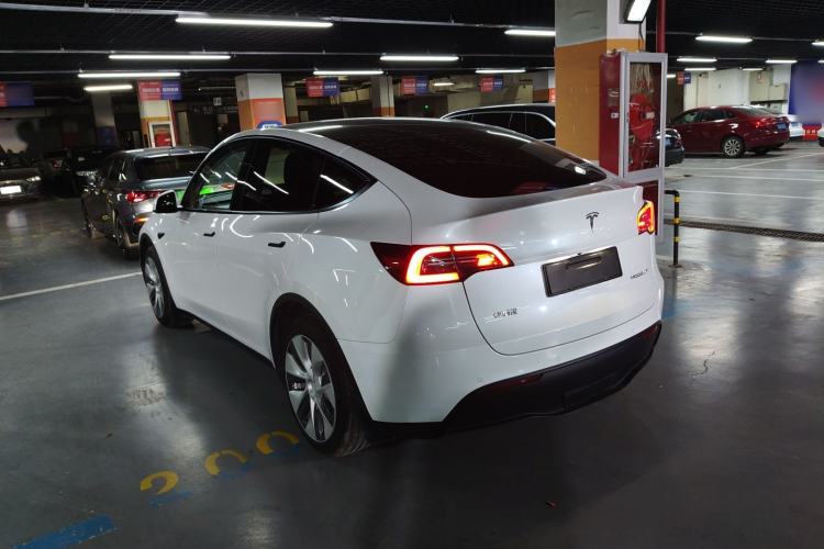 Used Tesla Model Y 2021 Long-Range All-Wheel-Drive Version
