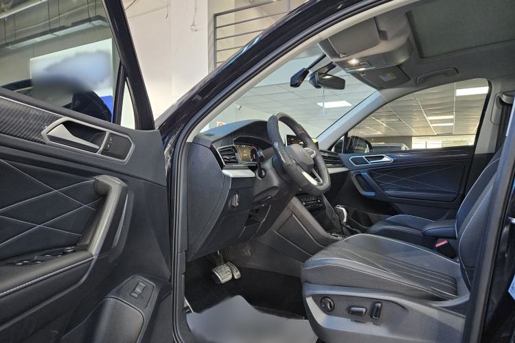Used Volkswagen Tiguan L 2024 Outstanding Model 330TSI Automatic Two-Wheel Drive R-Line Dragon Glory Edition