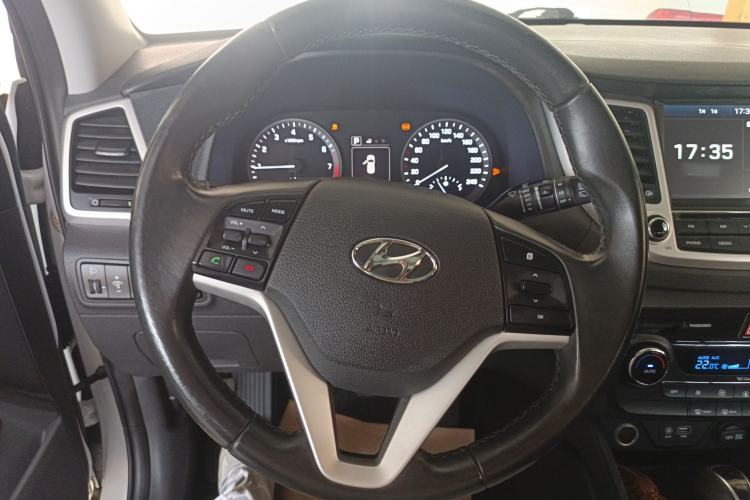 Used Hyundai Tucson 2015 1.6T Dual-Clutch Two-Wheel-Drive Smart Model Steering Wheel
