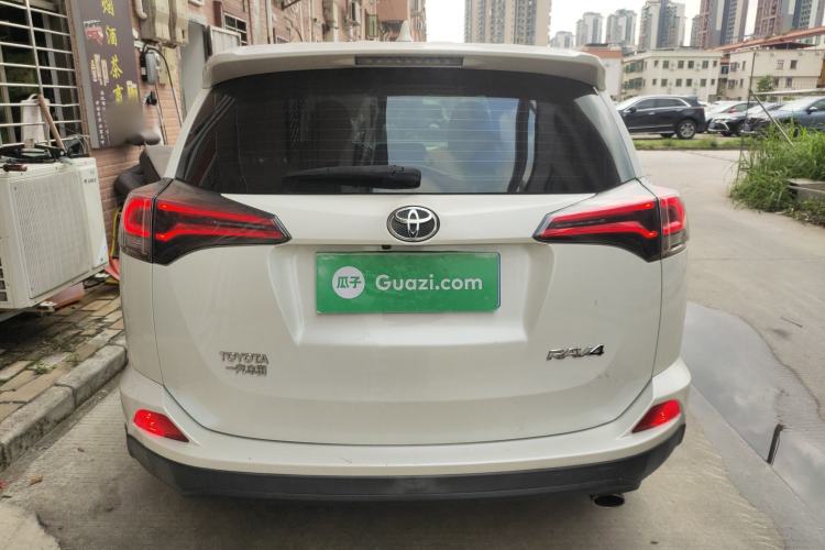 Used Toyota RAV4 2019 2.0L CVT Two-Wheel Drive Luxury Version China VI Standard Rear