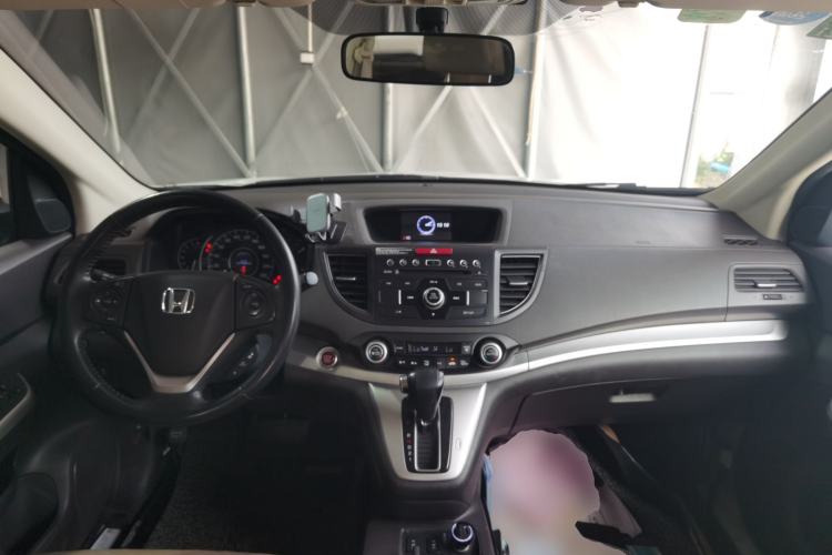 Used Honda CR-V 2013 2.4L two-wheel drive luxury version Center Console