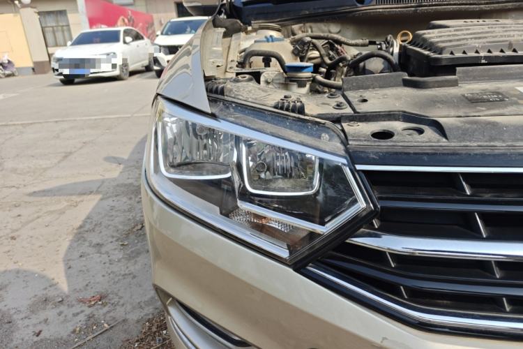 Used Volkswagen Bora 2016 1.6L Automatic Comfort Model Right Front Headlight