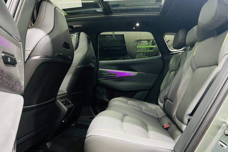 Used Lynk & Co 08 EM-P 2023 220km All-Wheel-Drive Performance Halo
