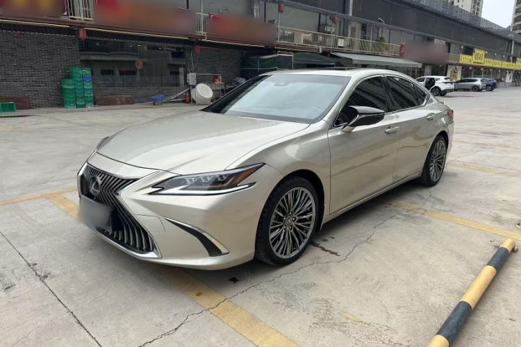 Used Lexus ES 2018 300h Premier Edition China VI Standard
