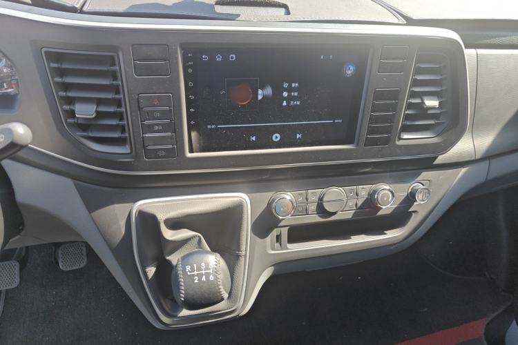 Used SAIC MAXUS Xintu V80 2024 Facelift Aoyuntong 6MT Short Wheelbase Mid-Height Version 147 Ps 5/6 Seats