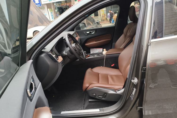 Used Volvo XC60 2021 T5 4x4 Smart Luxury Edition Left Front Seat