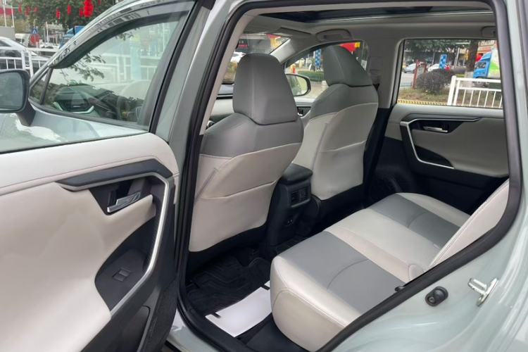 Used Toyota RAV4 2020 2.0L CVT Four-Wheel Drive Prestige Edition Interior 4