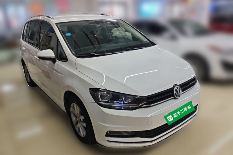 Used Volkswagen Touran 2016 Volkswagen Touran L 280TSI DSG Comfort Edition Front Right 45 Deg