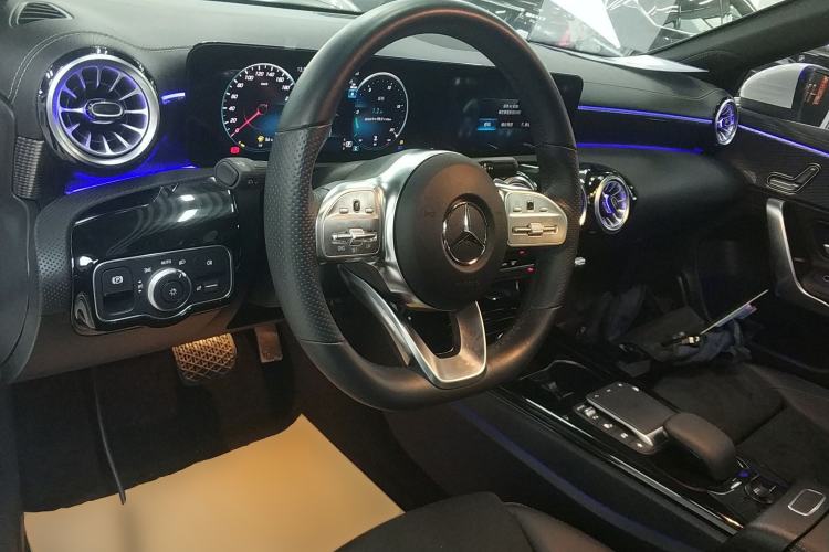 Used Mercedes-Benz A-Class 2022 Revised Version A 200 L Sport Sedan Fashionable Style