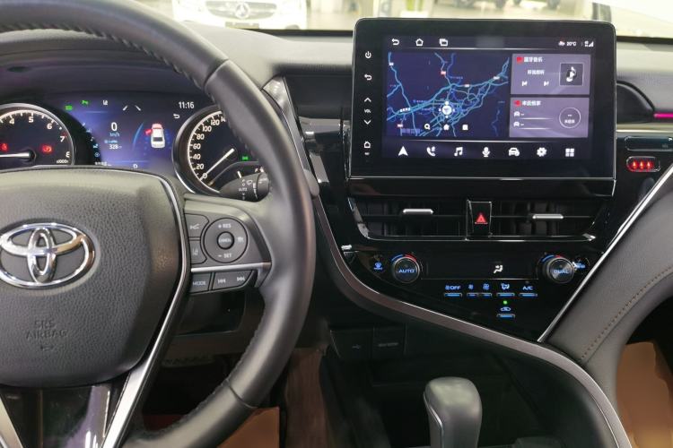 Used Toyota Camry 2023 2.0G Luxury Edition Center Console