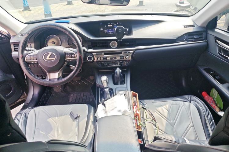 Used Lexus ES 2015 300h Comfort Edition