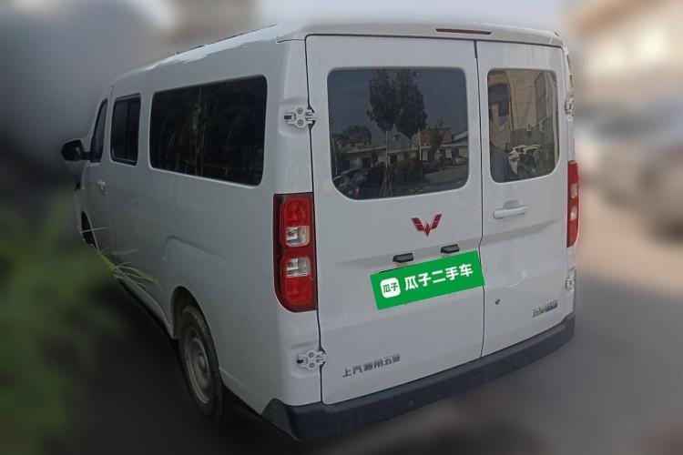 Used Wuling Yangguang 2024 300KM Comfort Version Passenger Van 75kW