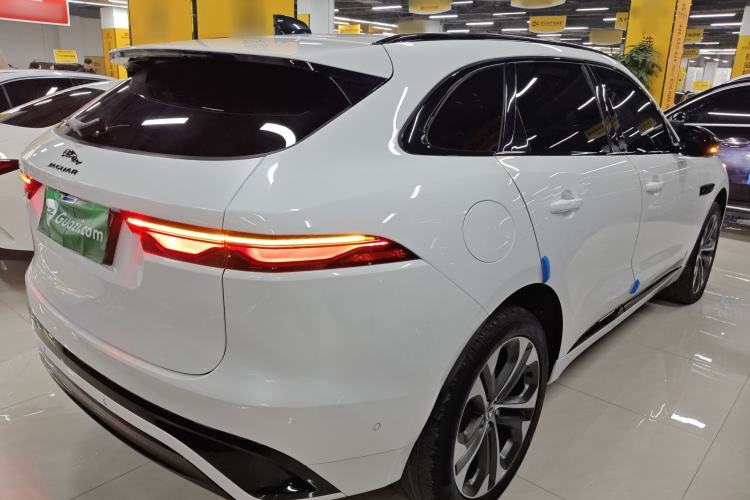 Used Jaguar F-PACE 2024 P250 R-Dynamic HSE Rear Right 45 Deg