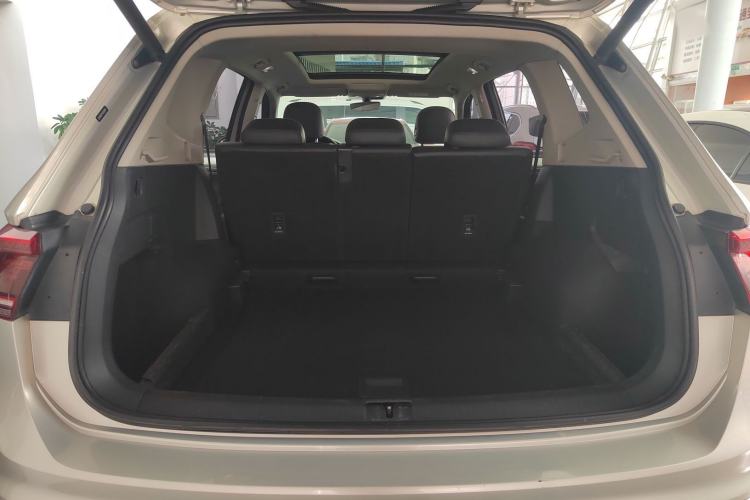 Used Volkswagen Tiguan L 2017 380TSI Automatic All-Wheel-Drive Flagship Edition Trunk