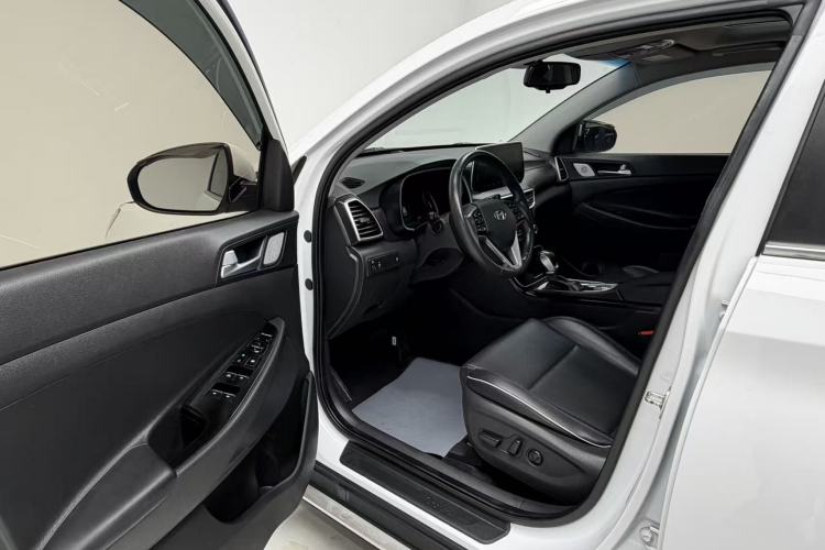 Used Hyundai Tucson 2019 280TGDi Dual-Clutch Two-Wheel Drive Smart Connect Version China VI
