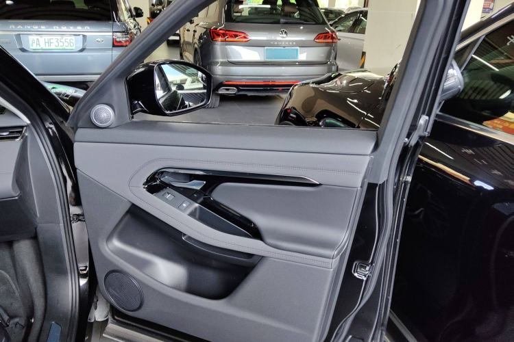 Used Land Rover Range Rover Evoque New Energy 2022 Aurora L P300e Plug-in Hybrid Electric Version
