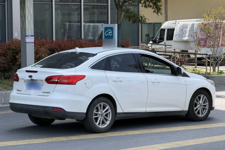 Used Ford Focus 2017 Sedan 1.6L Automatic Fashion Edition Smart Drive Version
