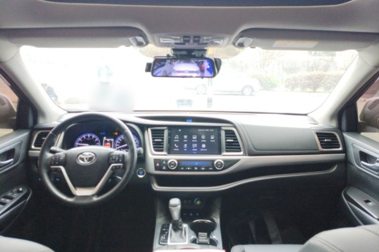 Used Toyota Highlander 2018 2.0T Four-Wheel Drive Prestige Version 7 Seats China V Emission Standard Center Console
