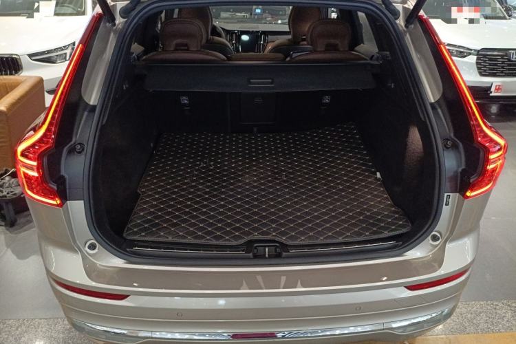 Used Volvo XC60 2024 B5 4x4 Smart Luxury Edition Trunk